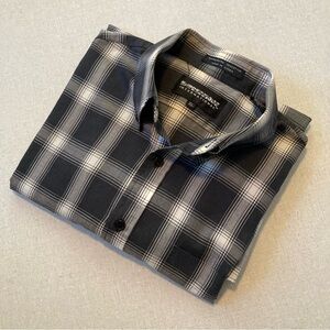 Expression International XL Men’s Black and White, Long Sleeve Shirt.